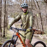 Set ARMAGEDON + GENIUS BIKE SHORTS green